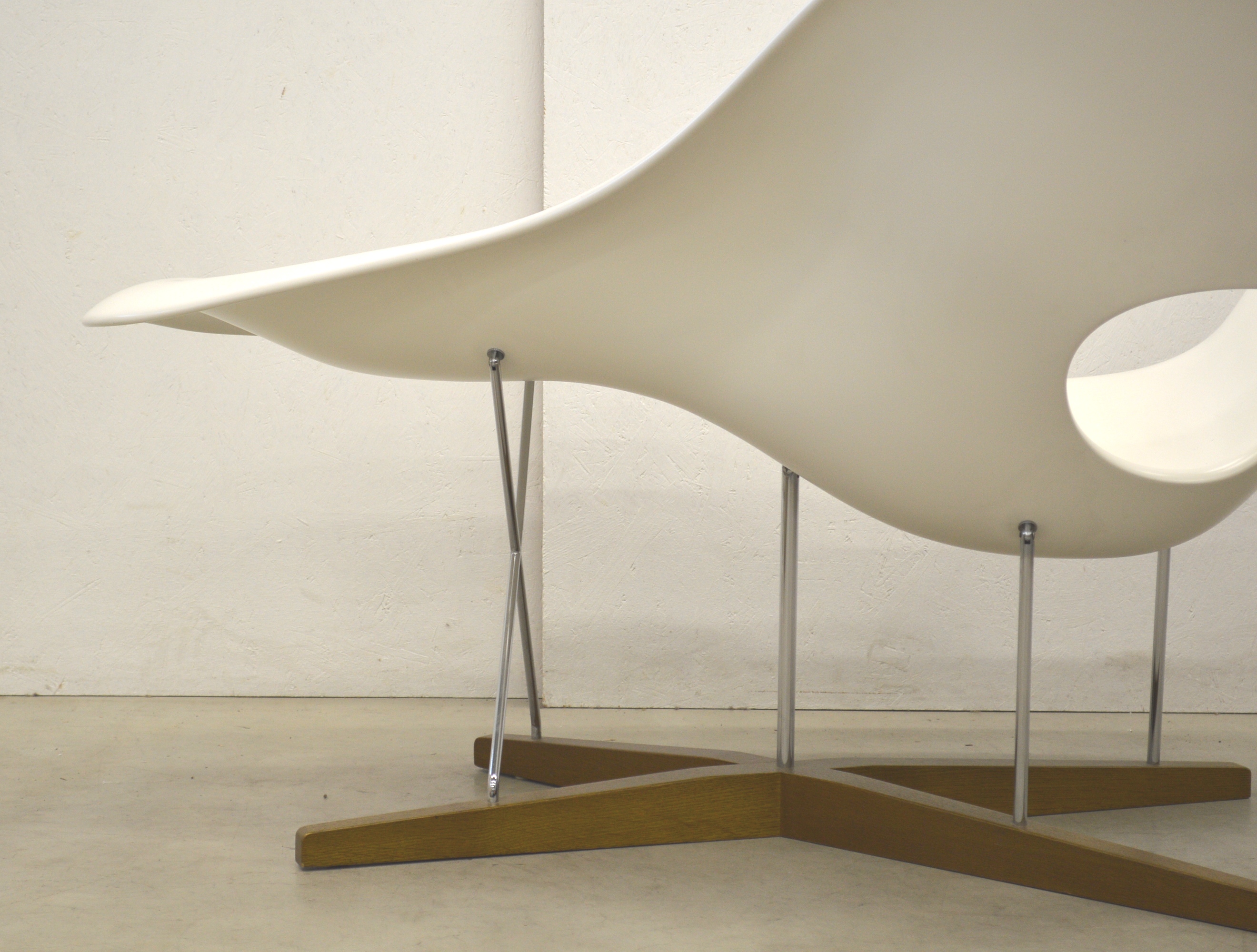 Vitra La Chaise by Charles Eames Interior Aksel